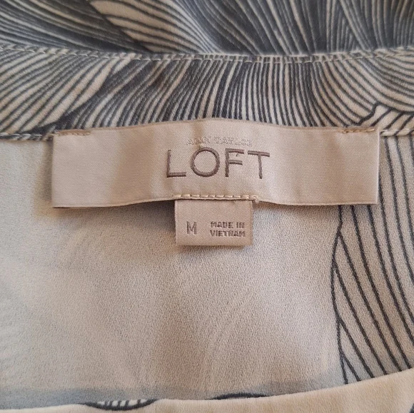Loft Bell Sleeve Floral Blouse Top Medium - Picture 8 of 8